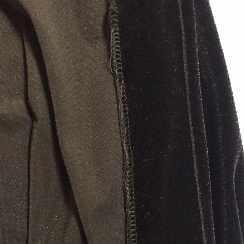 VINTAGE BLACK Velvet Robe  Large, Susan Lawrence, Pit to Pit 23”Preworn - Picture 8 of 14